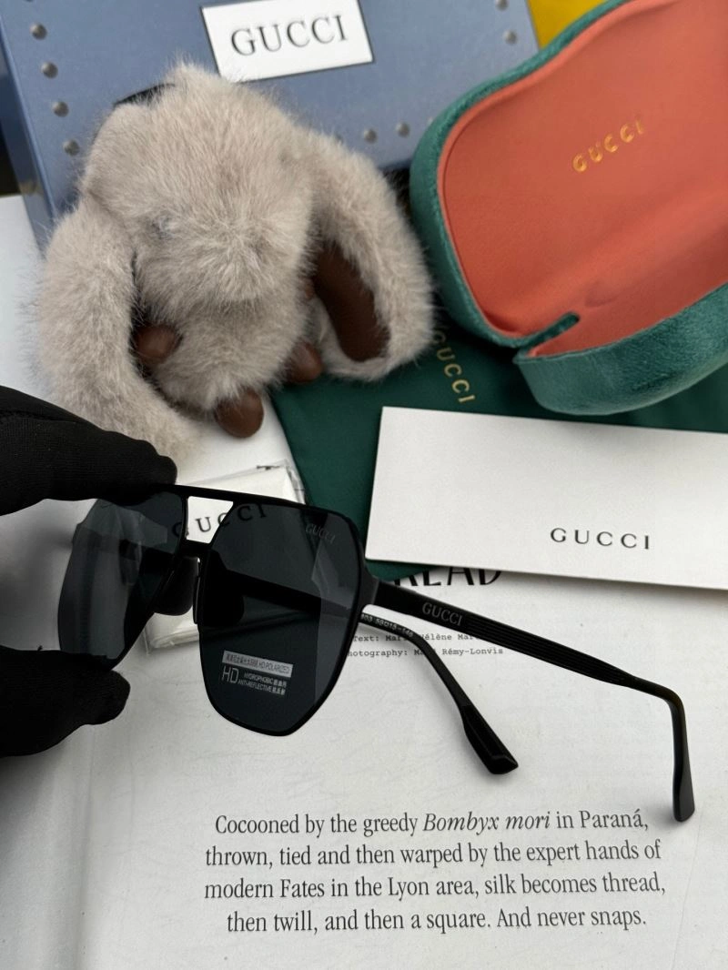 Modern Gucci Sunglasses 280098