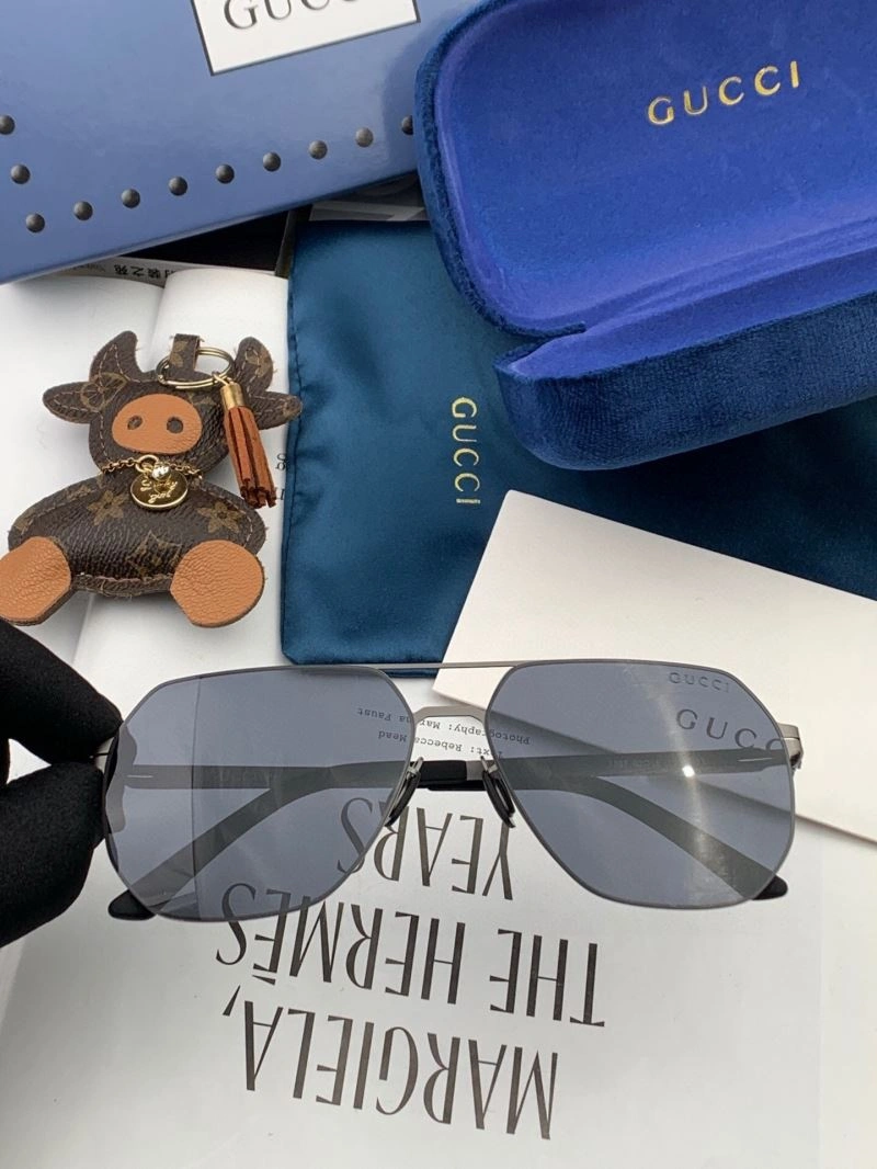 Gucci Sunglasses Chic 280084