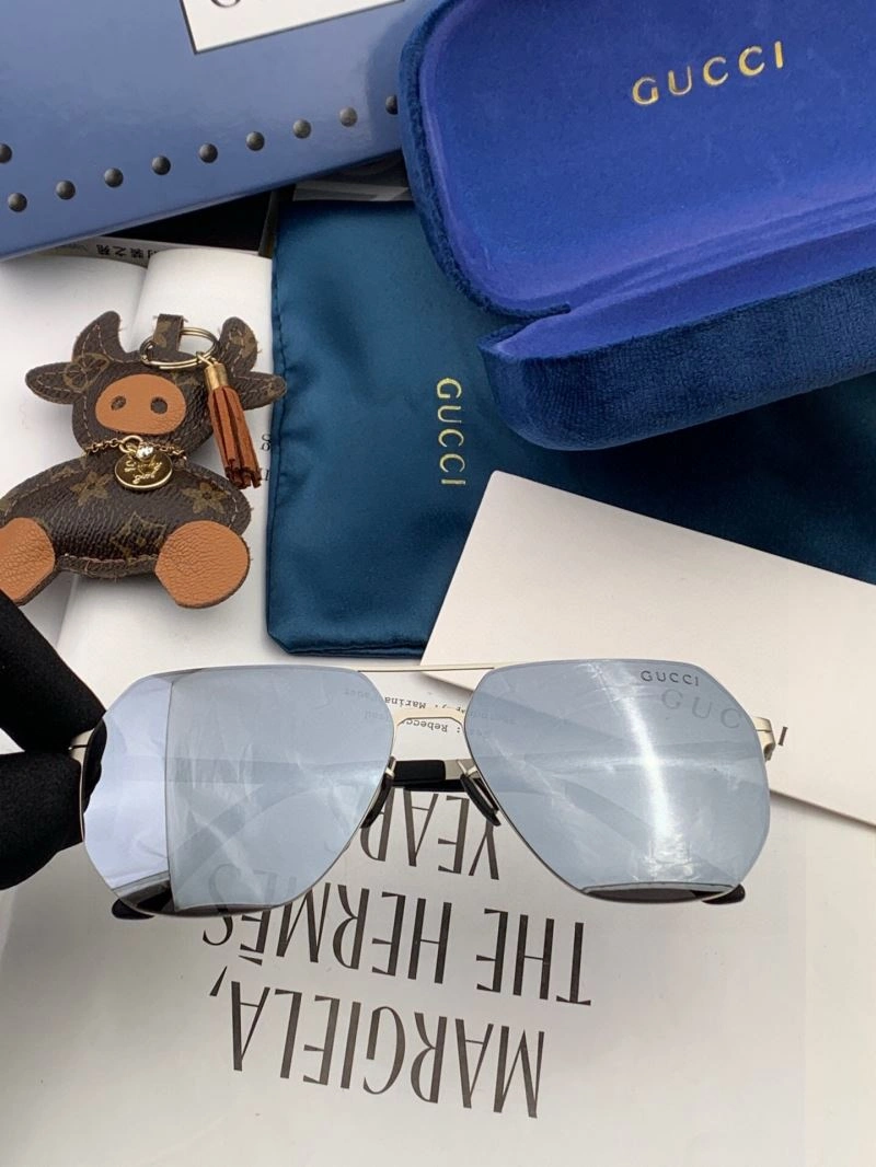 Gucci Sunglasses Chic 280084