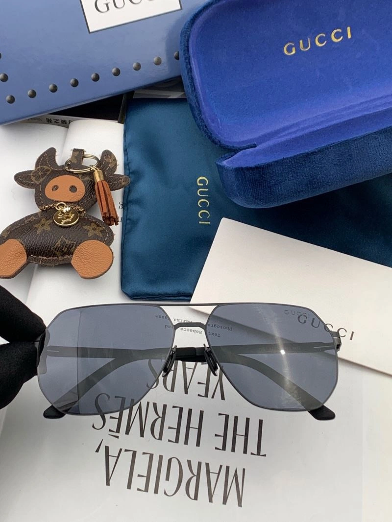 Gucci Sunglasses Chic 280084