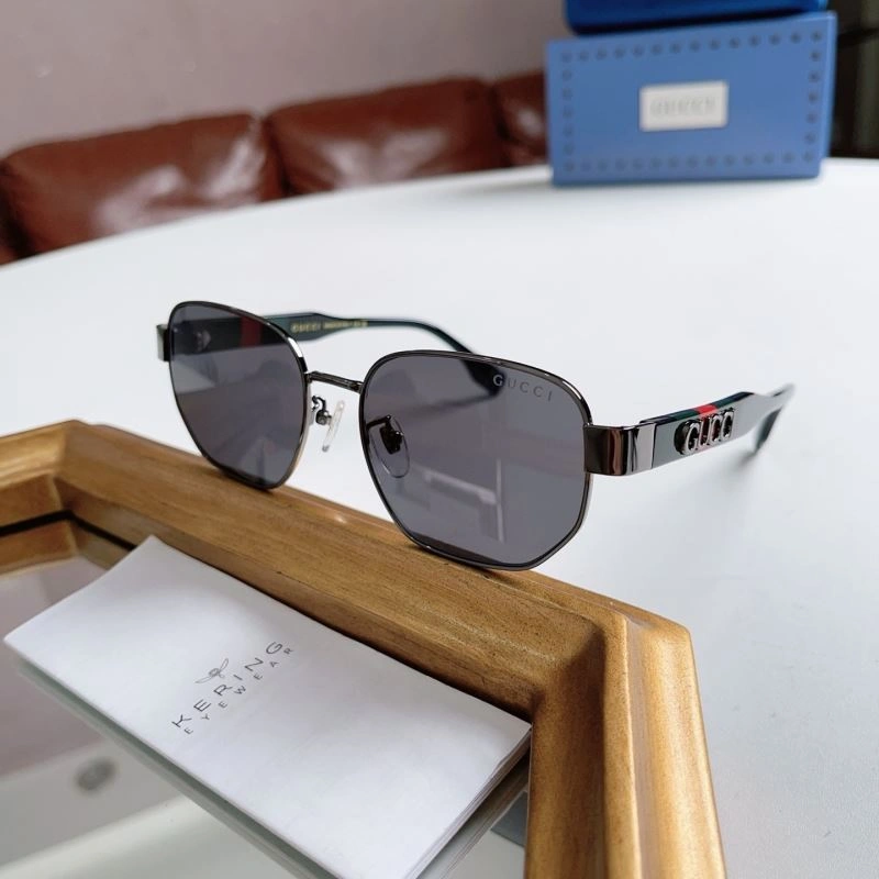 Gucci Sunglasses TravelReady 280076