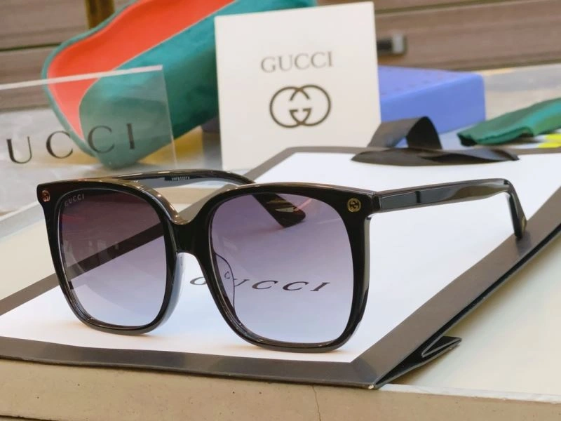 Gucci Sunglasses ZipUp 280050