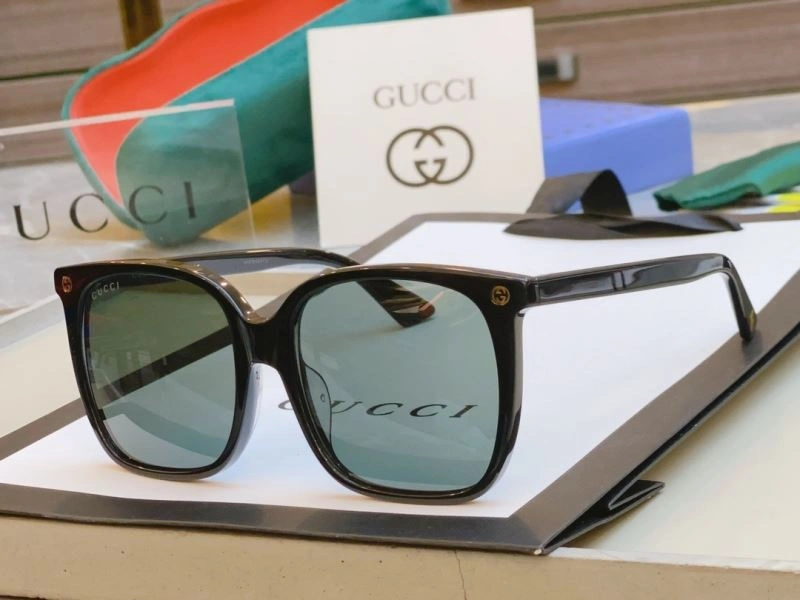 Gucci Sunglasses ZipUp 280050