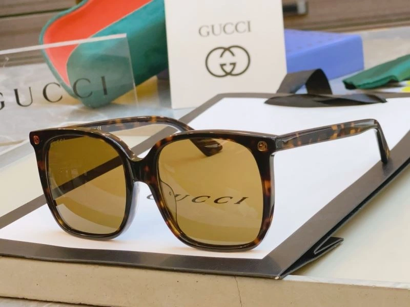 Gucci Sunglasses ZipUp 280050
