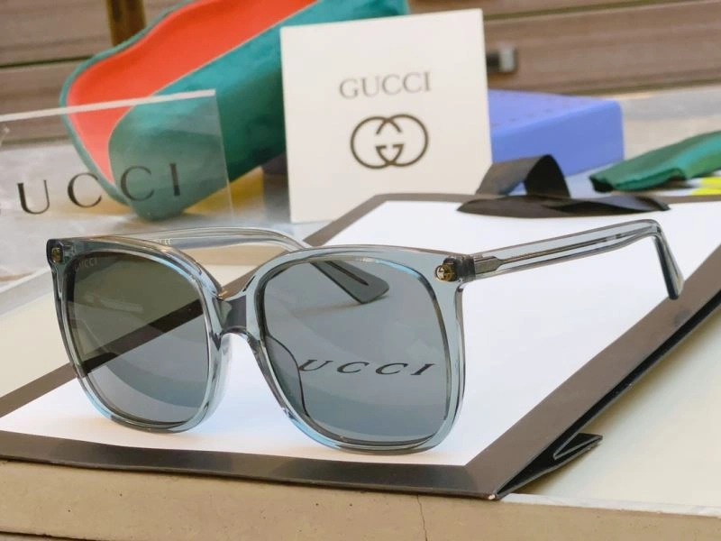 Gucci Sunglasses ZipUp 280050