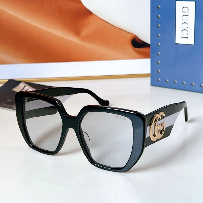 Compact Gucci Sunglasses 280072