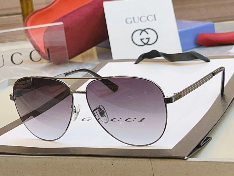 RelaxedFit Gucci Sunglasses 280068