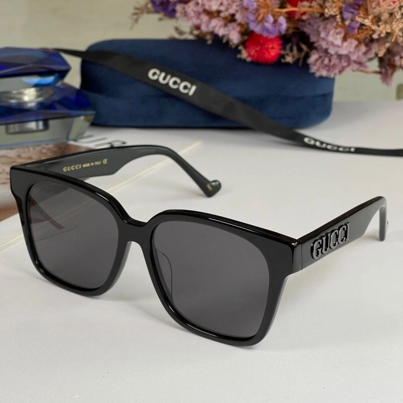 Bold Gucci Sunglasses 280042