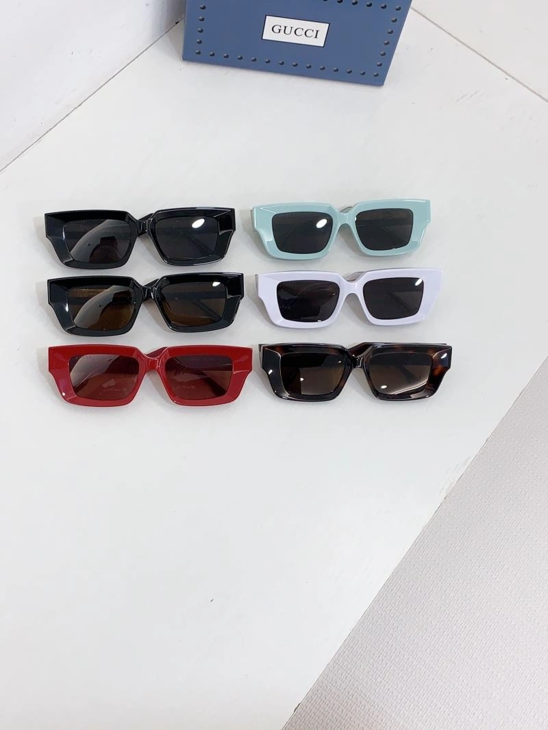 Gucci Sunglasses Versatile 280004