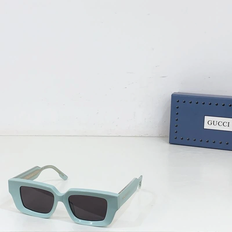 Gucci Sunglasses Versatile 280004