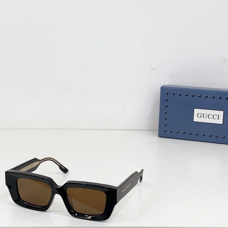 Gucci Sunglasses Versatile 280004