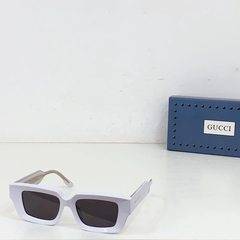 Gucci Sunglasses Versatile 280004