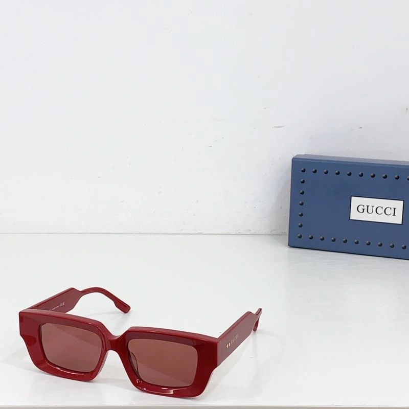 Gucci Sunglasses Versatile 280004