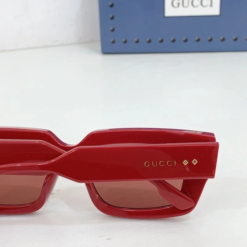 Gucci Sunglasses Versatile 280004