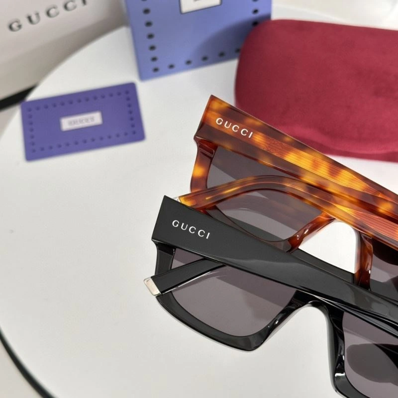 Gucci Sunglasses Sporty 280001