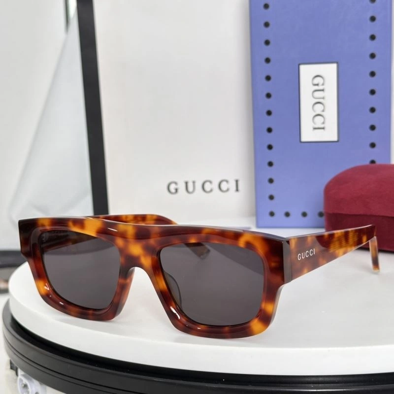 Gucci Sunglasses Sporty 280001