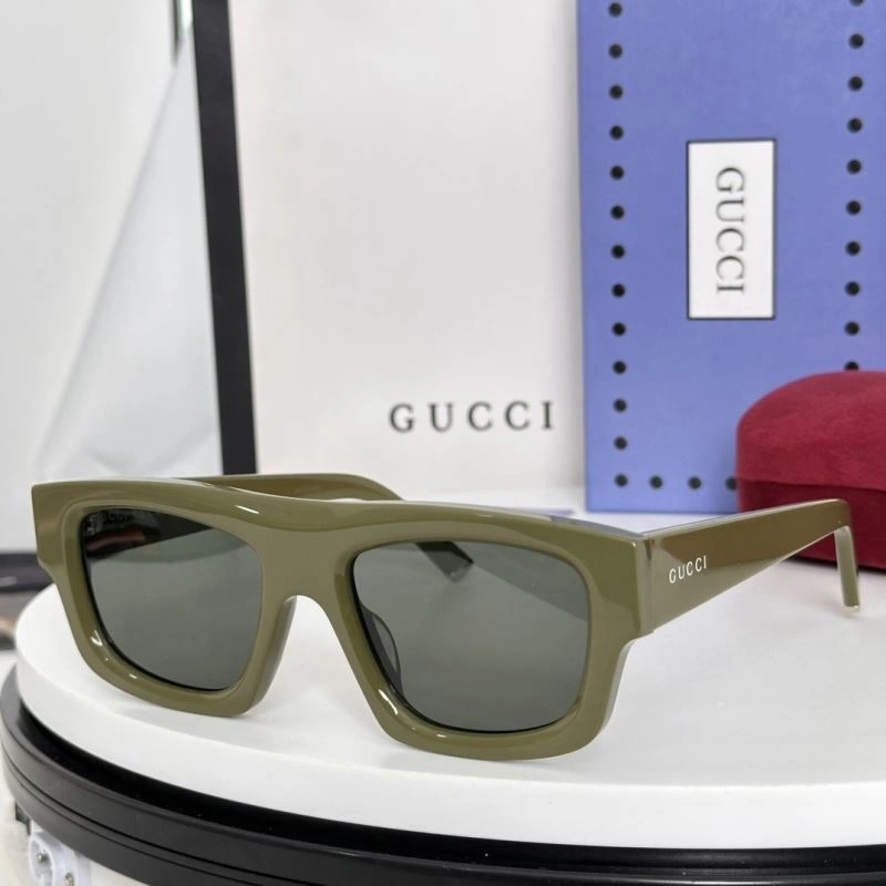 Gucci Sunglasses Sporty 280001