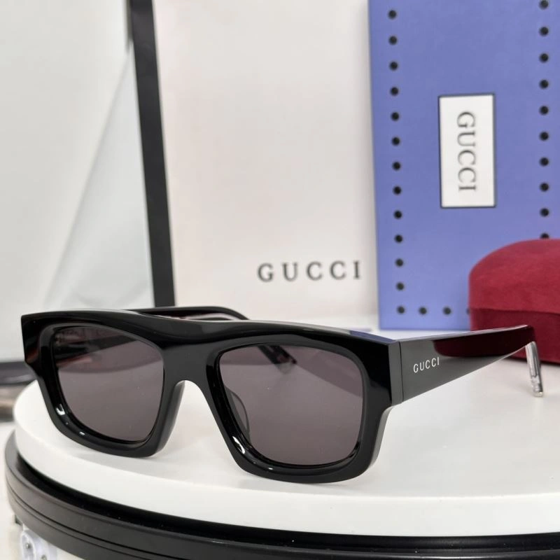 Gucci Sunglasses Sporty 280001