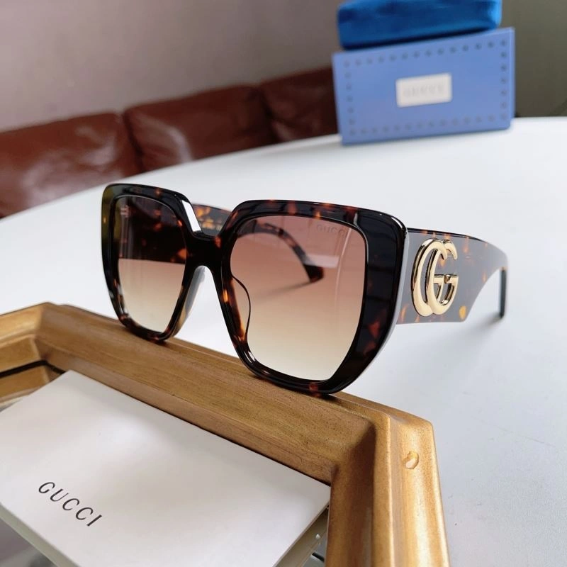 Lightweight Gucci Sunglasses 280019