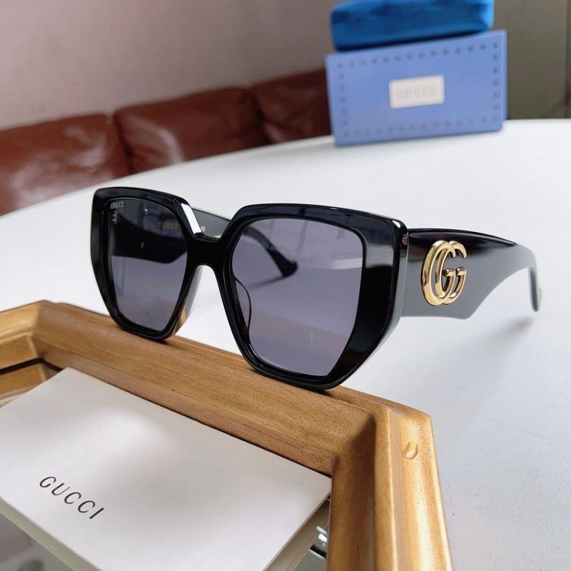 Lightweight Gucci Sunglasses 280019