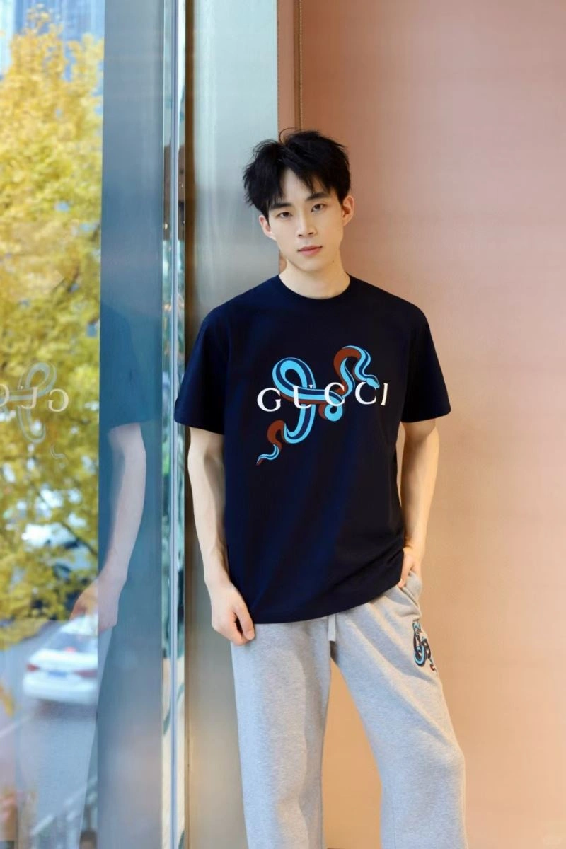 Bold Gucci T-Shirts 128474