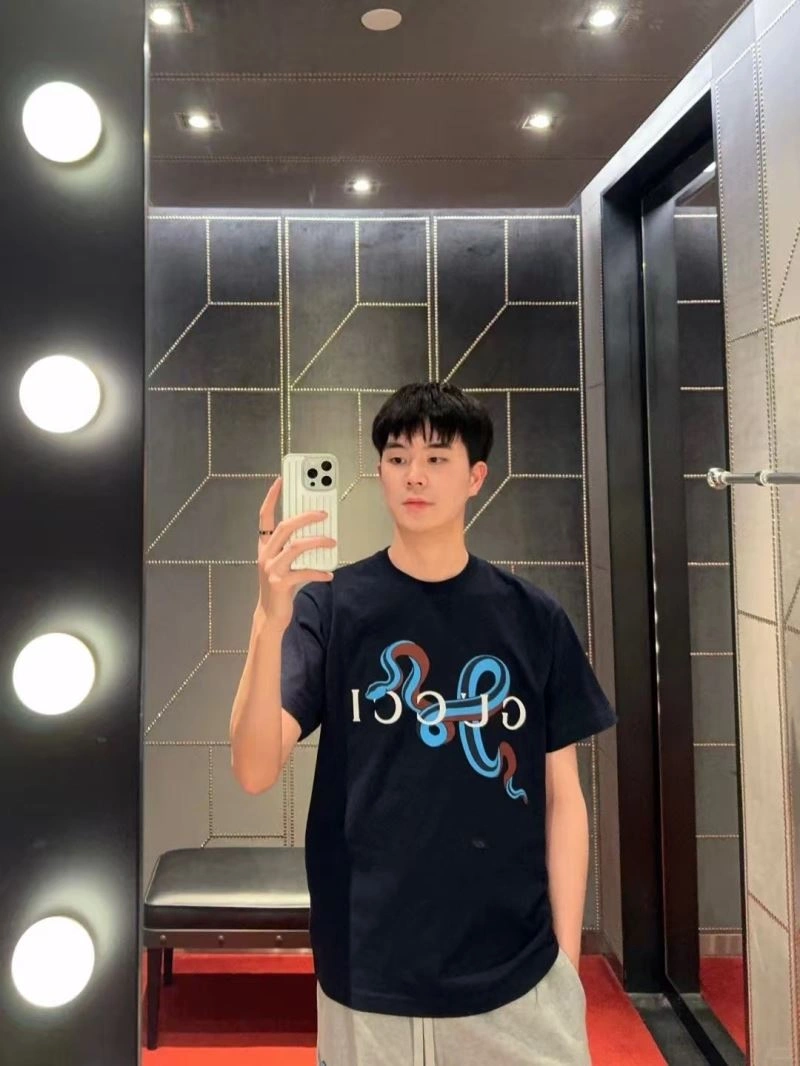 Bold Gucci T-Shirts 128474