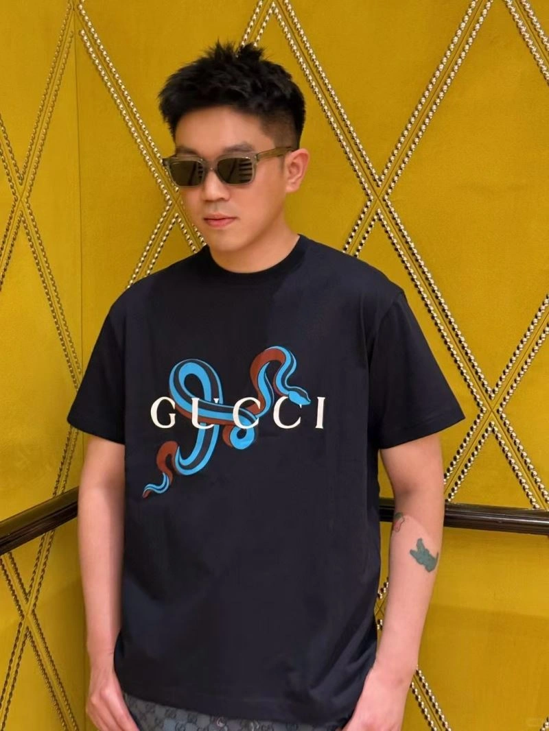 Bold Gucci T-Shirts 128474
