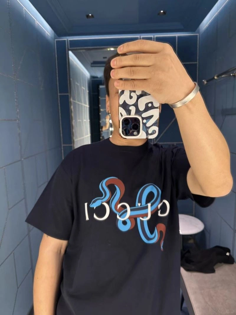 Bold Gucci T-Shirts 128474