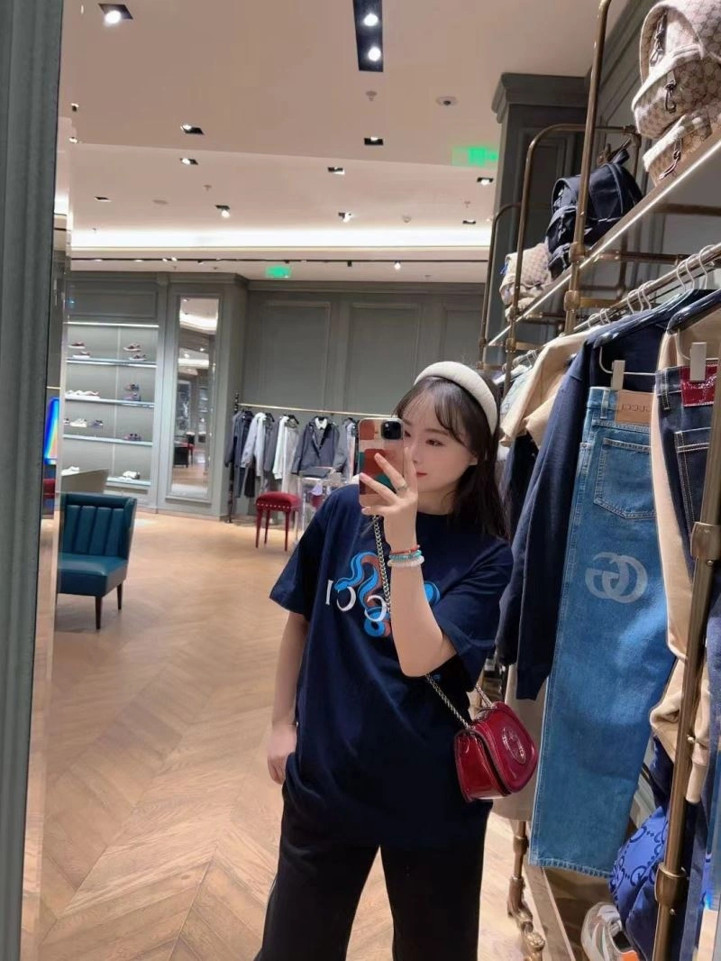 Bold Gucci T-Shirts 128474