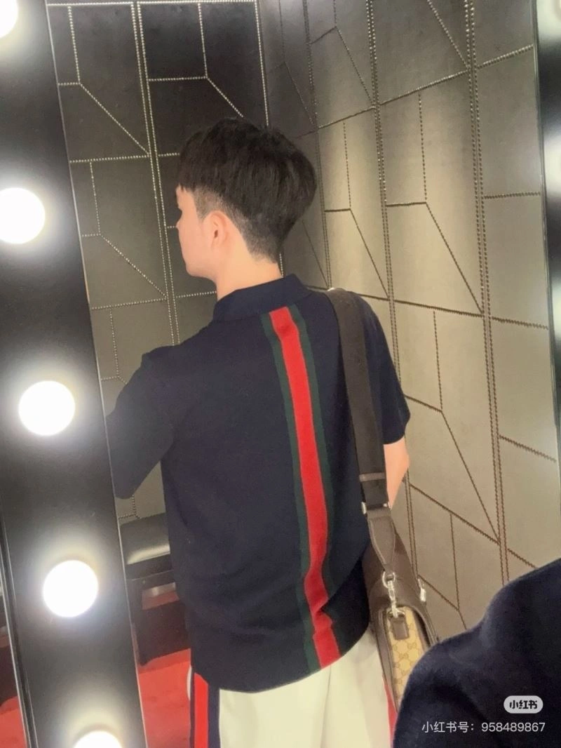 Bold Gucci T-Shirts 128396