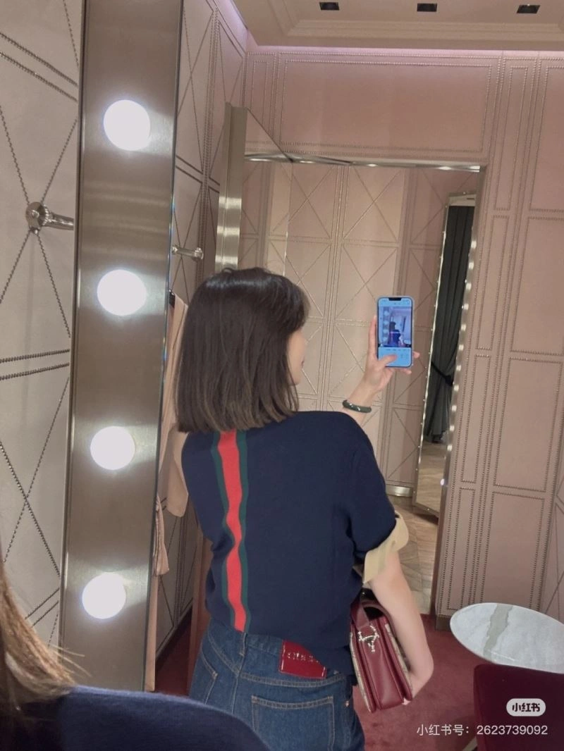 Bold Gucci T-Shirts 128396
