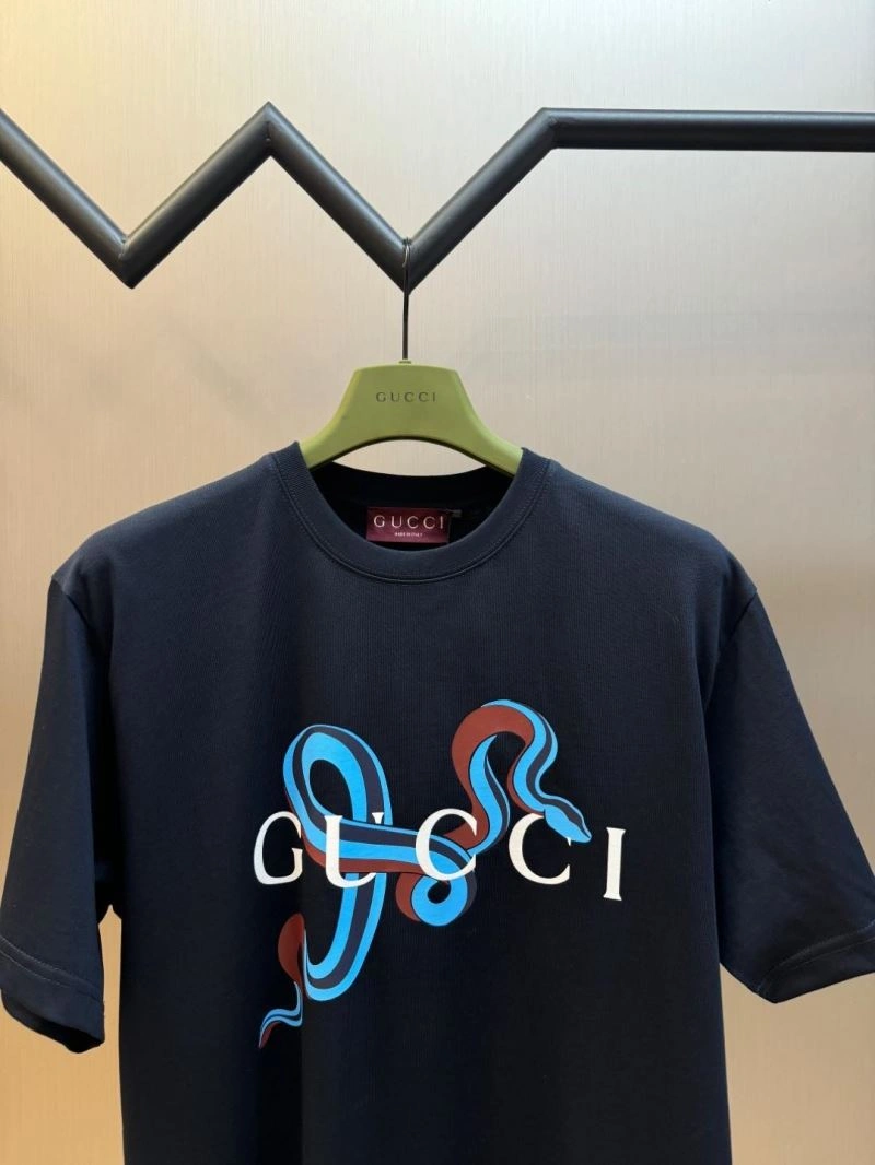 Seasonal Gucci T-Shirts 128357