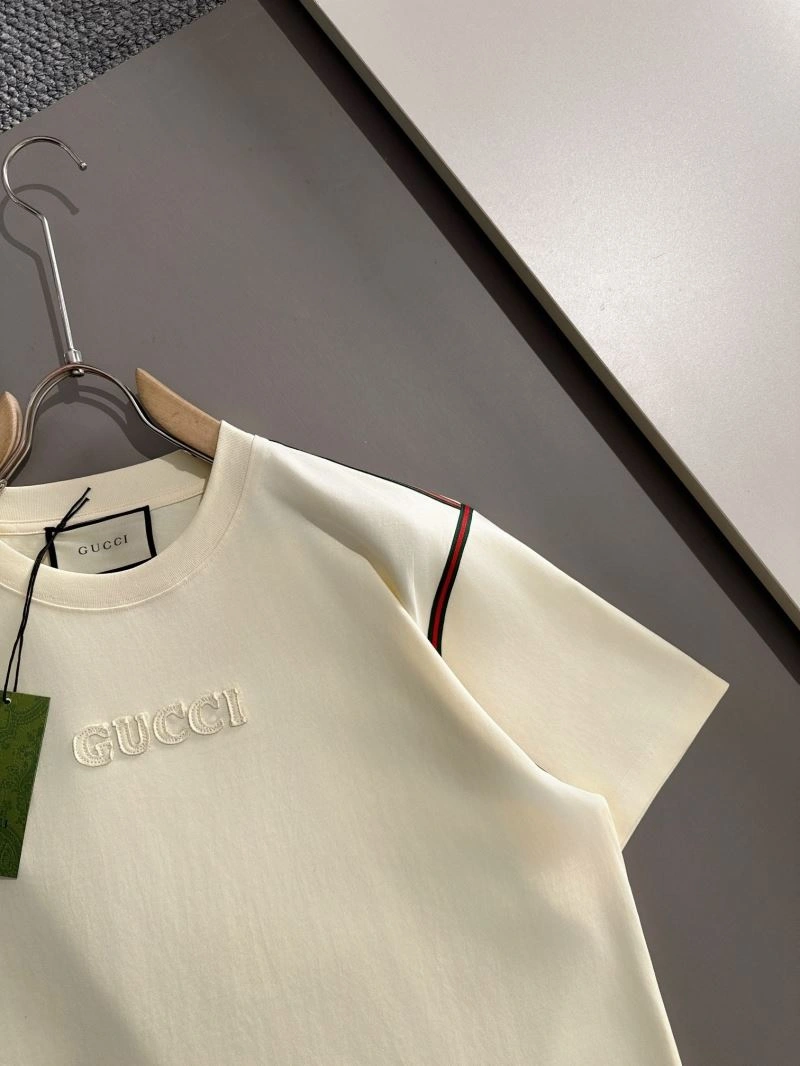 Gucci T-Shirts Chic 128333