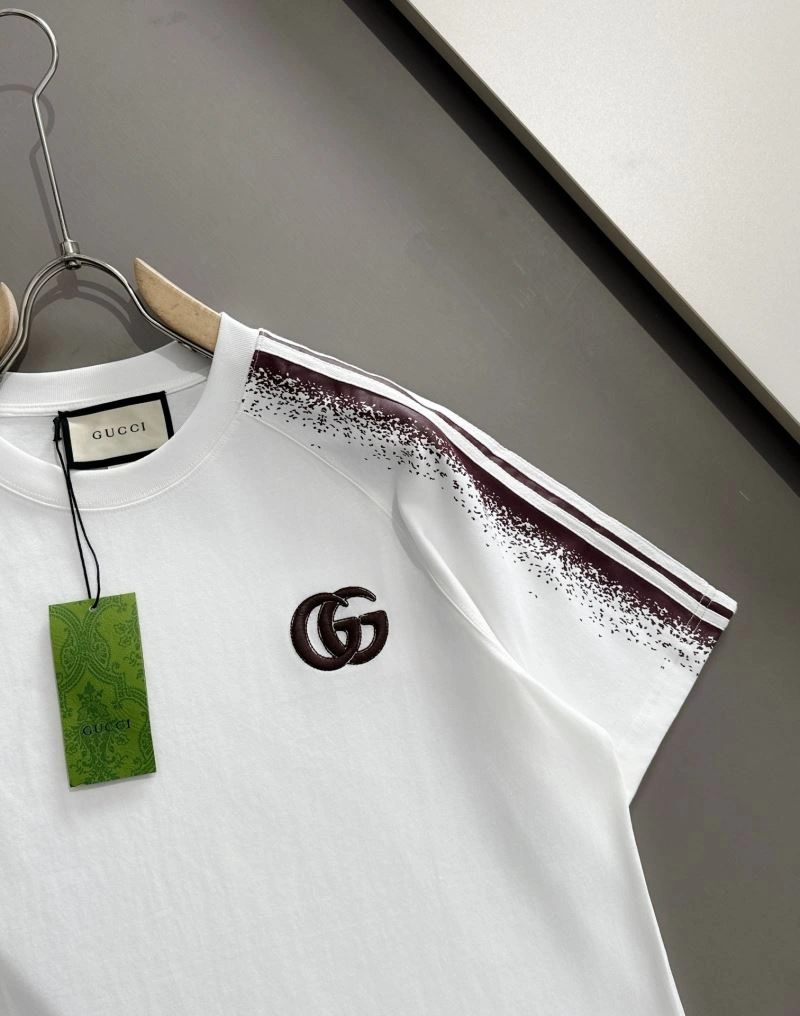 Bold Gucci T-Shirts 128311