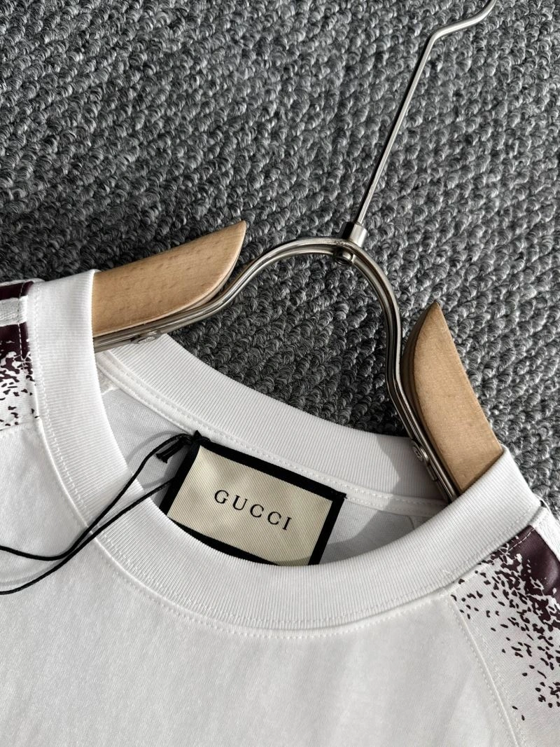 Bold Gucci T-Shirts 128311