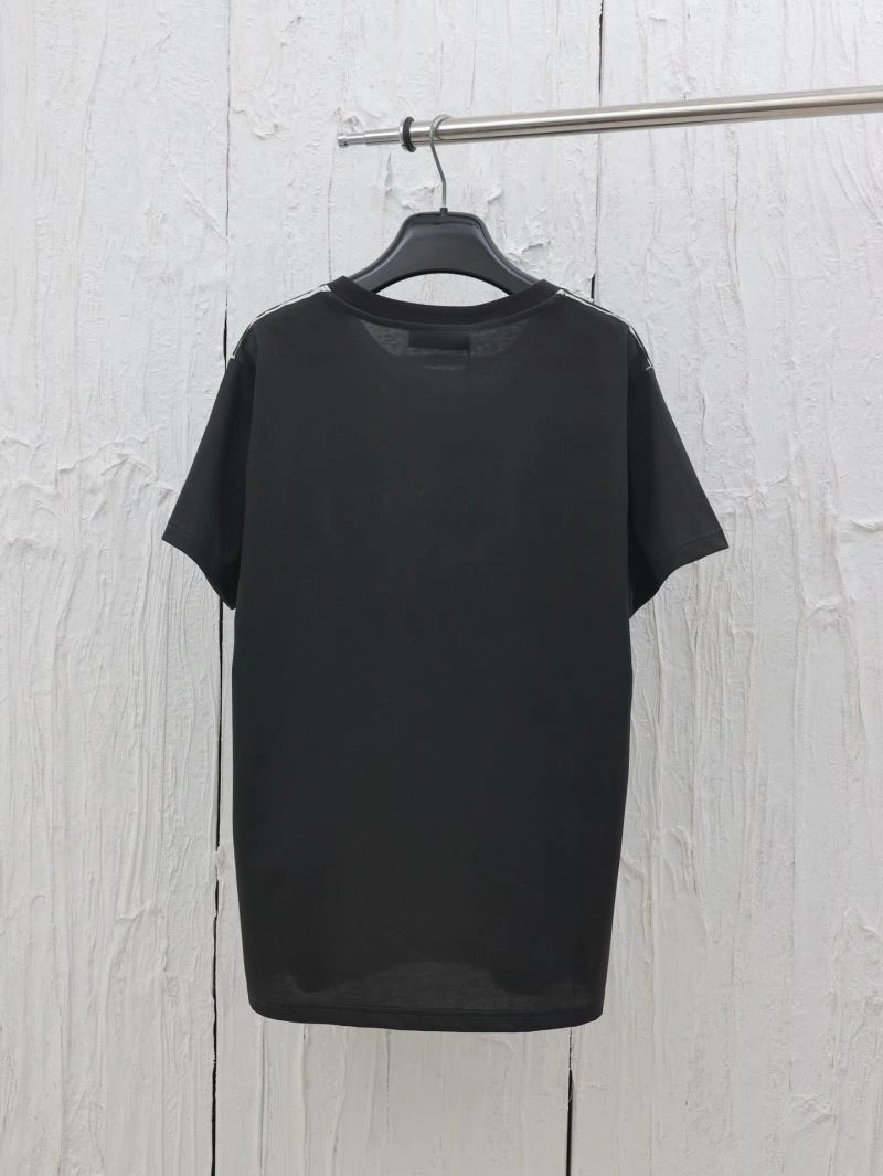 Versatile Gucci T-Shirts 128189
