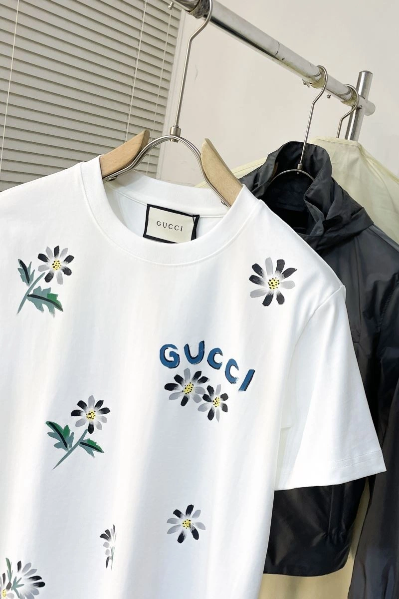 Flexible Gucci T-Shirts 128752