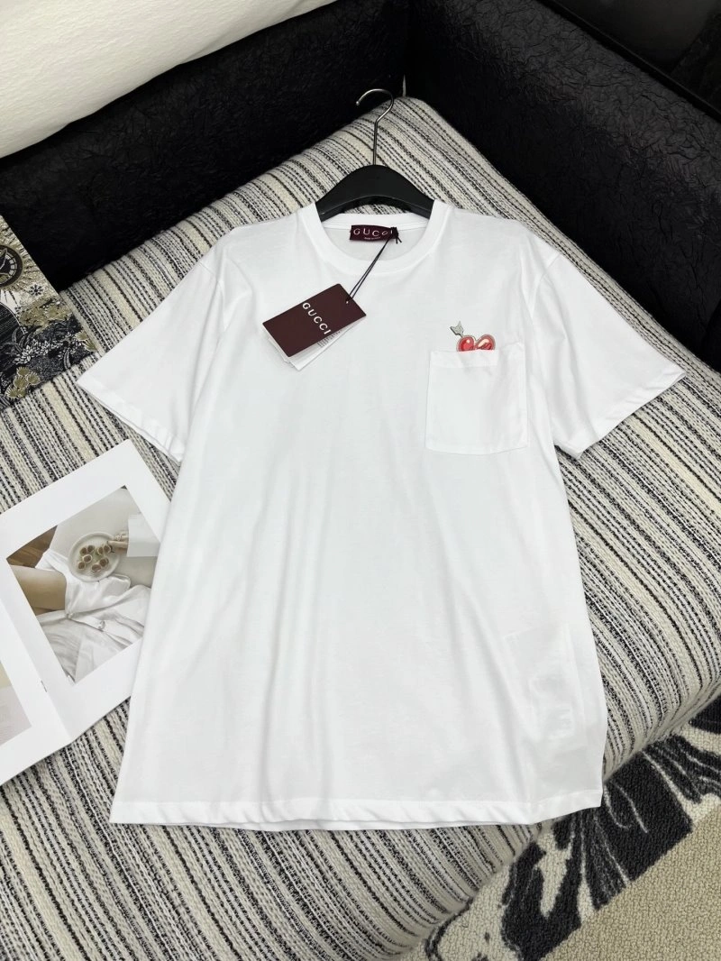 Gucci T-Shirts Sleek 124556