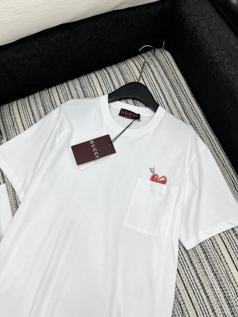 Gucci T-Shirts Sleek 124556