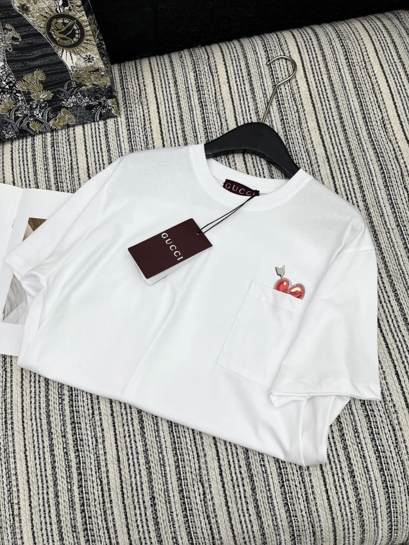 Gucci T-Shirts Sleek 124556