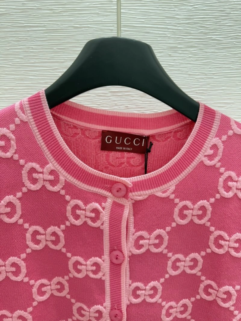 Bold Gucci T-Shirts 124302