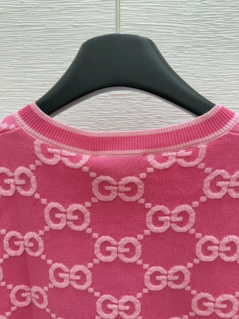 Bold Gucci T-Shirts 124302
