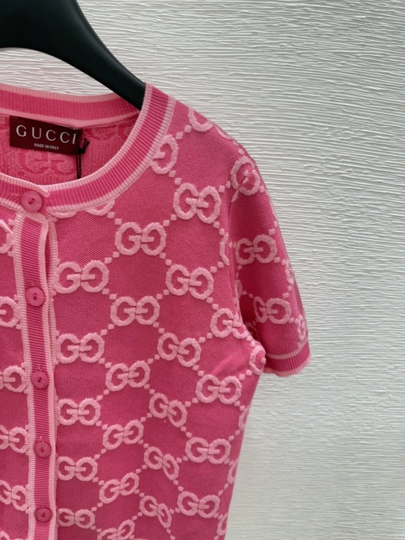 Bold Gucci T-Shirts 124302