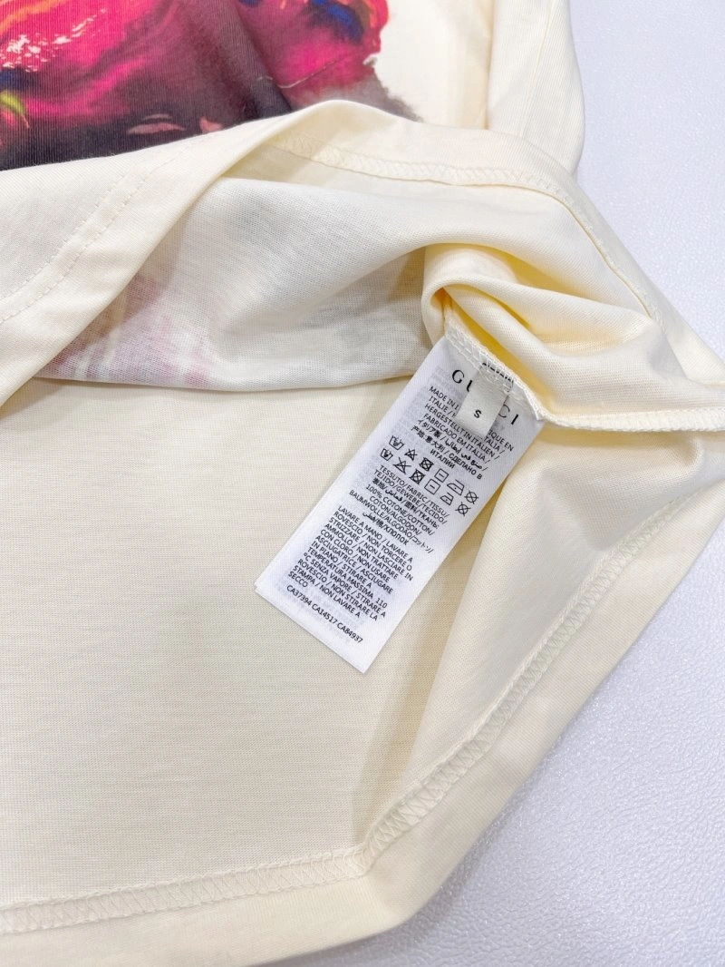 Gucci T-Shirts Soft 124255
