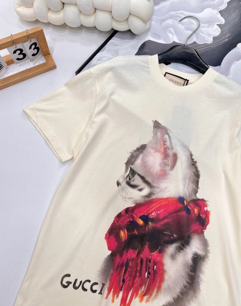 Gucci T-Shirts Soft 124255