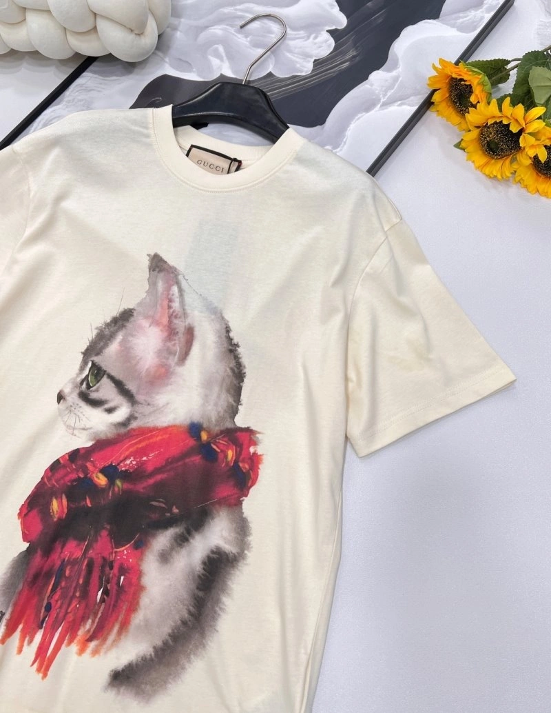 Gucci T-Shirts Soft 124255