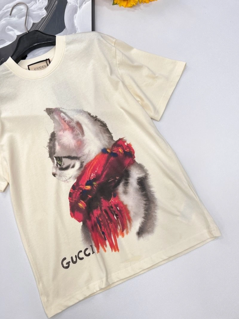 Gucci T-Shirts Soft 124255