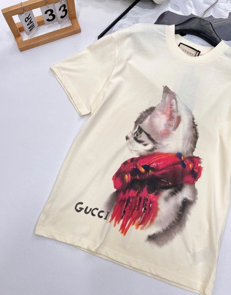 Gucci T-Shirts Soft 124255
