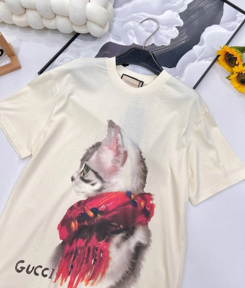 Gucci T-Shirts Soft 124255
