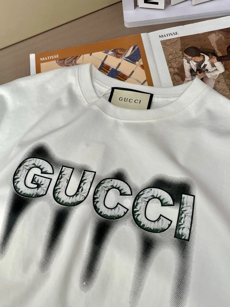 Seasonal Gucci T-Shirts 127018